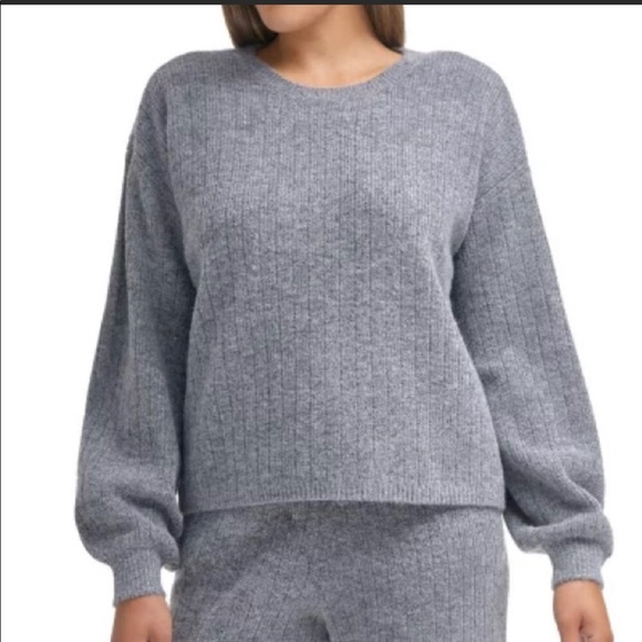 Dkny Sweaters - DKNY women’s Cashmere Blend sweater.